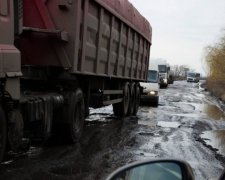 Едь, молись, трясись: Сумская сняла самую адскую дорогу Украины