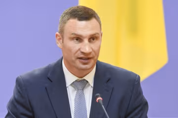 "Заощаджуємо ваші гроші": Кличко виправдався перед закляклими киянами за холодні батареї
