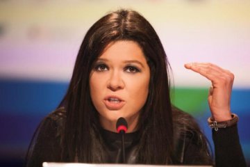 Каменем у Руслану: співачка стала жертвою хуліганів 