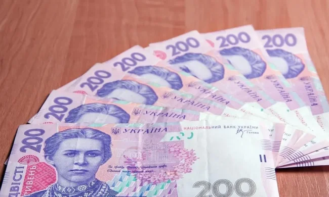 Українські гривні різних номіналів, банкноти НБУ