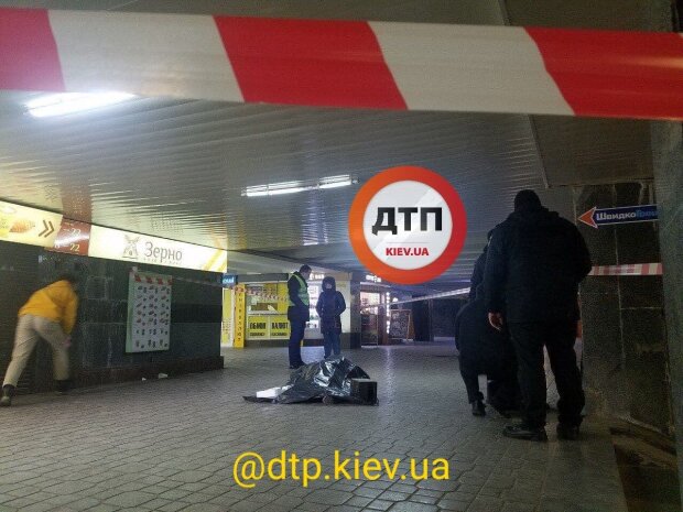 В центре Киева мужчину зарезали на глазах у жены
