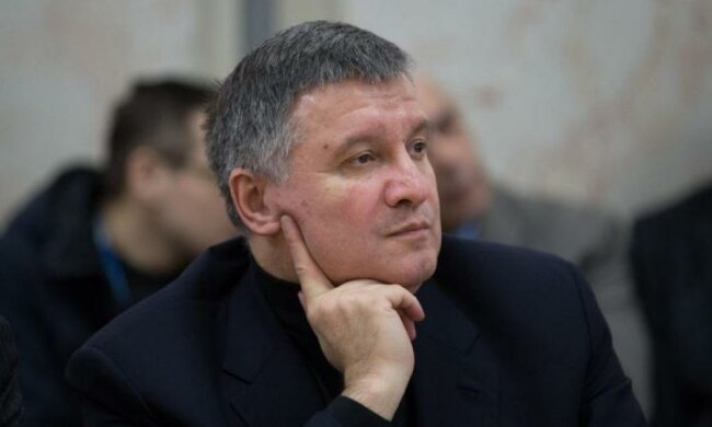 Аваков хочет вернуть Донбасс "аплодисментами"