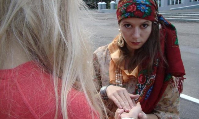 "Гадалка" вытянула из молодой львовянки целое состояние