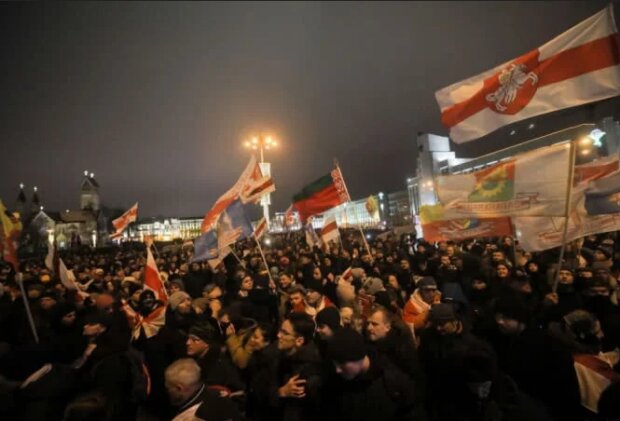 Білоруське "Ганьба" Лукашенку: у Мінську натовпи людей вийшли на вулиці, щоб зупинити інтеграцію з Росією