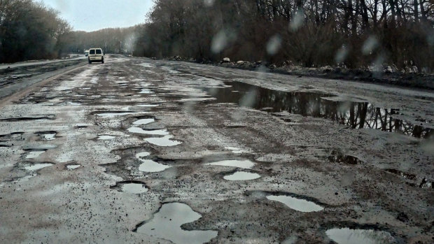 Привет из реальности: журналист показал, как выглядят дороги в украинской глубинке, перспективы минус ноль