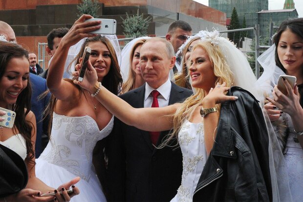 Стареющий двойник Путина жестко облажался перед выпускницами, все пошло не по плану: видео