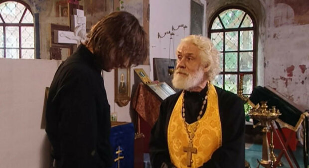 Долженков грав у популярному серіалі "Земський доктор", кадр з серіалу