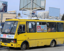 Під Львовом маршрутник і пасажир влаштували дике махалово, причина вас розсмішить: відео