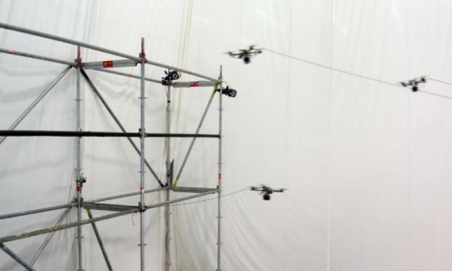 Два компактних безпілотника автономно побудували навісний міст (відео)