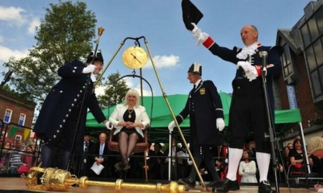 Жители города Славута предлагают взвешивать мэра ежегодно