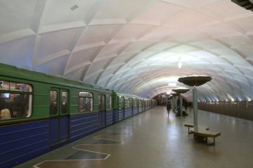 В Харьковском метро поезд не доехал до станции: упрямо ложился на пути