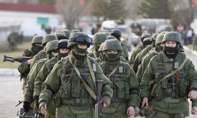 Грошей немає, але ви тримайтеся: як окупанти знищили Крим за 5 років