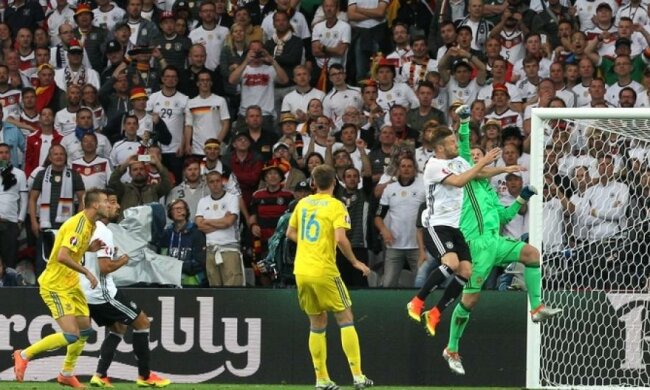 Пятова назвали лучшим голкипером первого турнира Евро-2016