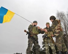 Воїнам на передовій піднімуть зарплати: названо цифри та терміни