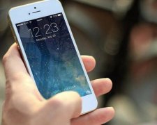 Вчені цілий рік перевіряли, чи підслуховують вас смартфони. Все виявилося набагато гірше