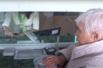 Обмін грошей. Фото: скрін youtube