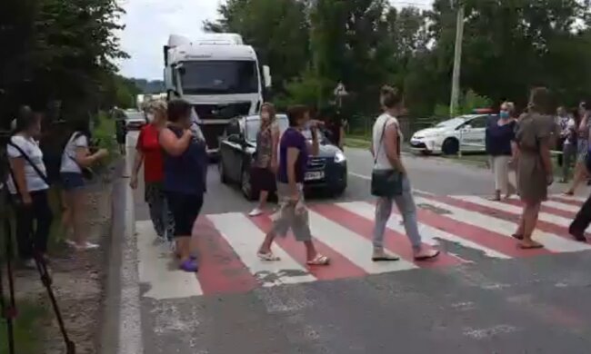 Затоплені львів'яни втомилися від обіцянок Зеленського і зважилися на відчайдушний крок: "Де гроші?"