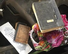 Житель Донбасу вивозив 20 книг часів царської Росії (фото)
