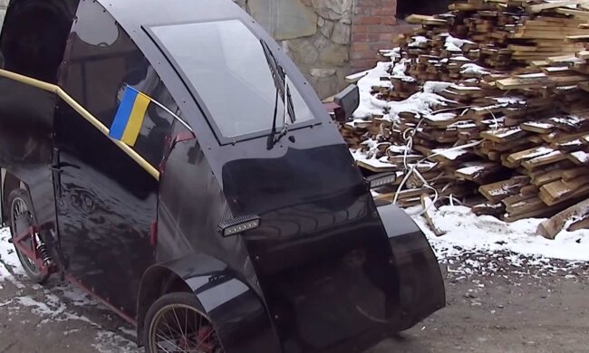 Український пенсіонер Василь зібрав модний електрокар, який коштує дешевше за iPhone