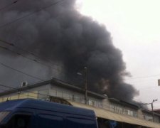 У Харкові загорівся ринок Барабашова (фото)
