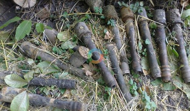 Во время чистки колодца в Хмельницкой области нашли 11 гранат 