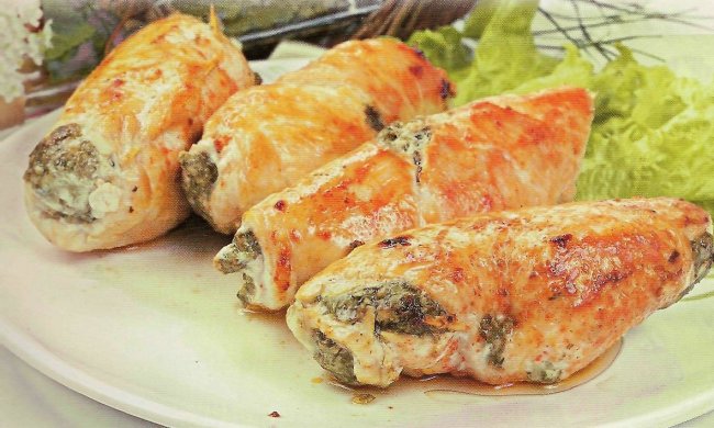 Курячі рулети з грибами і сиром в духовці: рецепт, який доповнить будь-який стіл