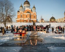 Крещение Господне 2020 в Киеве: украинские "моржи" уже смыли все грехи, как столица встретила светлый праздник, фото