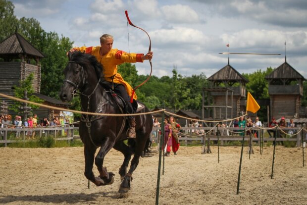 Под Киевом пройдет шоу конных лучников