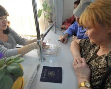 Головне за ніч: пенсія по-новому та розгул американських винищувачів над Україною