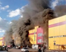 Руйнівна пожежа в Москві набирає обертів: трансляція