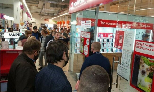 Клиент Vodafone не может добиться ответа, доставка взлетела с 0 до 50 в два клика: "Оператор просто закончил сессию"