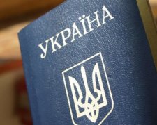 Украинцам вместо паспортов будут выдавать удостоверения личности