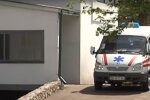 Просят милостыню на зарплату – на Тернопольщине закрыли больницу, а медиков заставили побираться