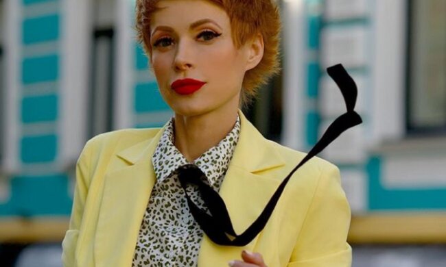 Голодна Олена-Крістіна Лебідь накинулася на решітку: "Піду догризу"