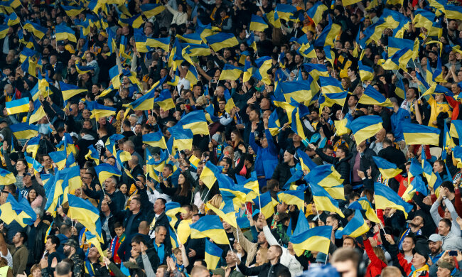 Украинских зрителей наконец впустят болеть на стадионы: "Дождались"