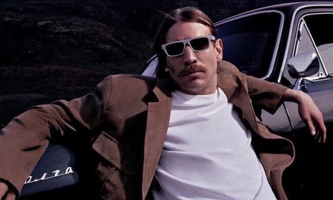 Бородатий Дорн прикинувся піратом і роздягнувся до самих трусів: замість накачаного торсу один сміх