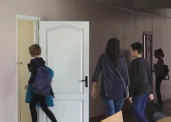 Школьники, кадр из видео