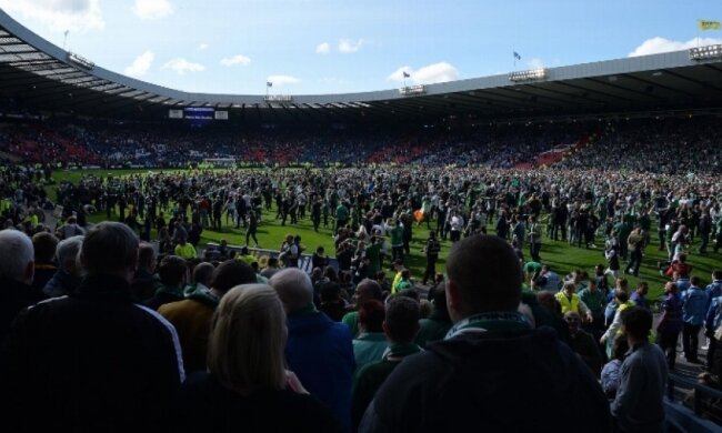 Шотландские фанаты напали на игроков соперника