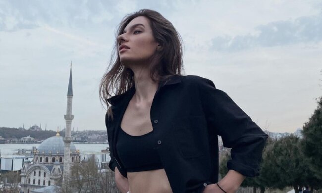 Переможниця "СТМПУ" Таня Брик показала пристрасть у напівпрозорій білизні: "Богиня"