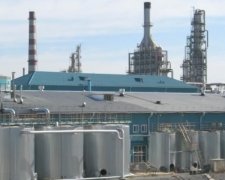 Росіянин на особистому бомбардувальнику атакував нафтовий завод