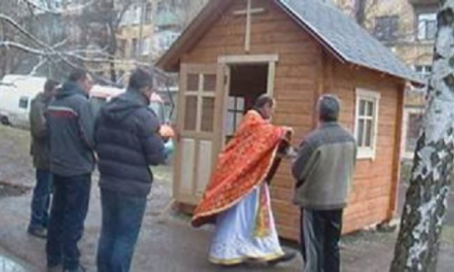 В Артемівську побудували гуцульську капличку