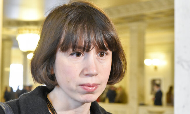 Справжня леді: скандальна екс-нардеп Чорновіл на підборах перемахнула через паркан ДБР, - епічне відео