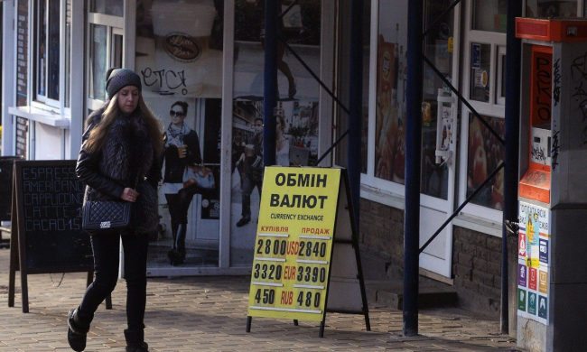 Курс валют на 28 декабря: евро и доллар дали гривне жесткую пощечину