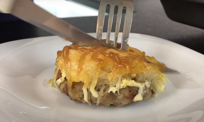 Фарш, картопля і нічого більше: рецепт соковитих котлеток стіжок