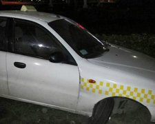 П`яний таксист у Львові злетів з дороги і втік (фото)