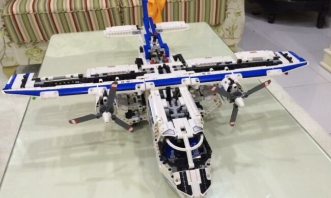 Конструктор LEGO навчили літати