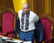 Парубій погрожує державним переворотом: "Відчуваєте запах шин?"