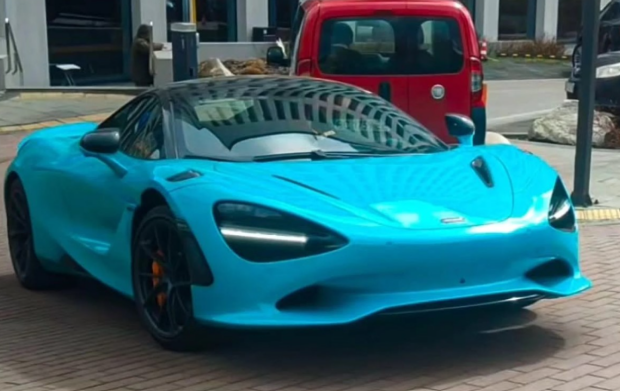 Набирає сотку за 2,8 сек: в Україні помітили потужний спорткар McLaren 750S Spider