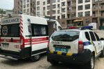Мужественные копы спасли пенсионерку от верной гибели: случился инсульт, пришлось лезть через окно