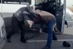 Драка водителей, кадр из видео Ивана Мазурика: Facebook Голинь +
